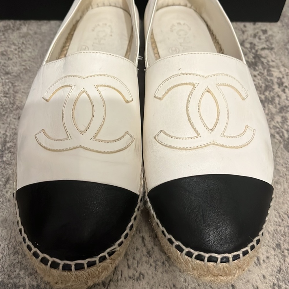 Chanel black and white espadrilles - Picture 3 of 5